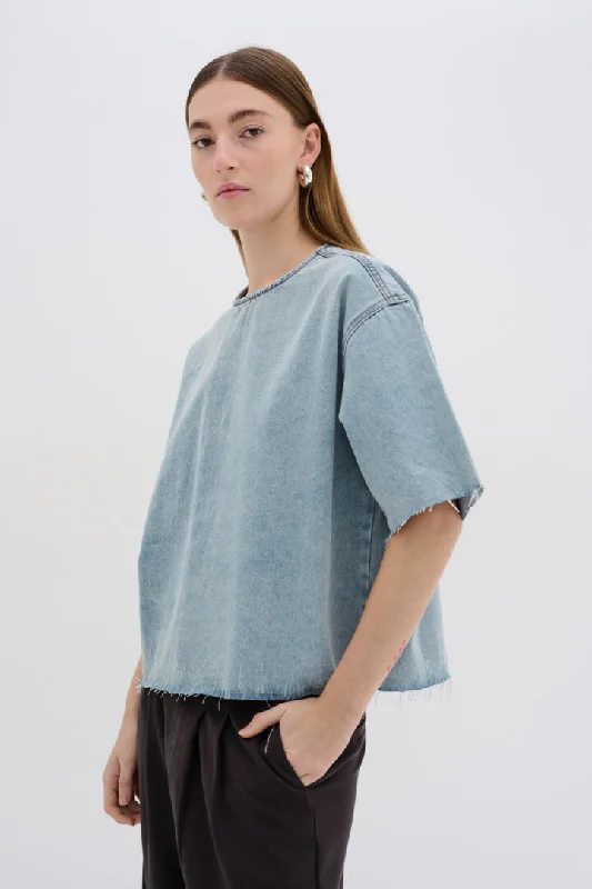 My Essential Wardrobe Latti Blouse in Light Blue Vintage Wash